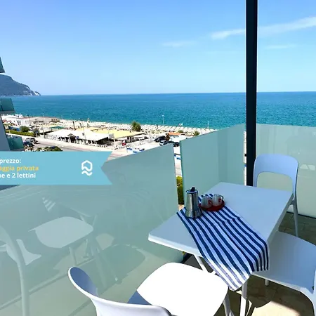 M413 - Marcelli, Quadrilocale Fronte Mare Con Vista E Privata *